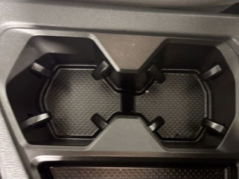 Used 2021 Volkswagen Tiguan SE image 15