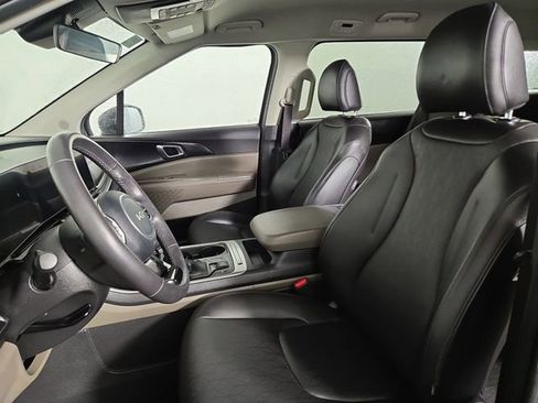 Used 2025 Kia Carnival image 13