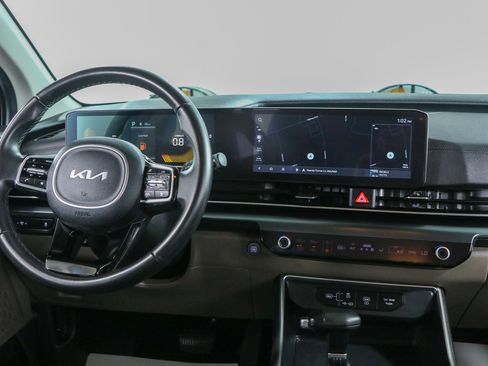 Used 2025 Kia Carnival FWD image 17