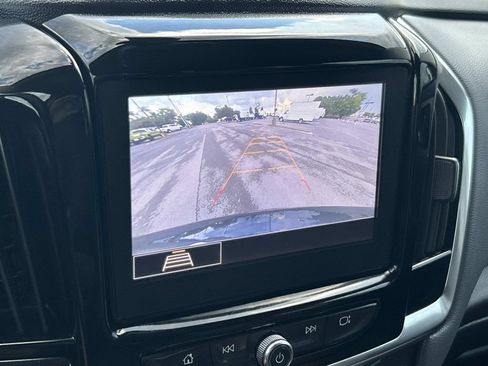 Used 2021 Chevrolet Traverse LT FWD image 33