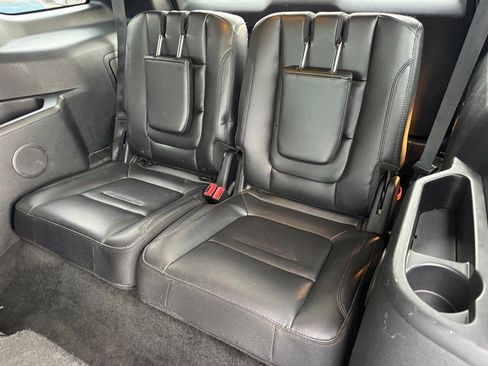 Used 2017 Ford Explorer XLT w/ Equipment Group 202A image 10