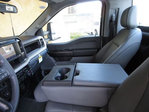 New 2026 Ford F250 XL w/ XL Chrome Package RWD image 24
