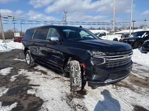 Used 2023 Chevrolet Suburban Premier image 4