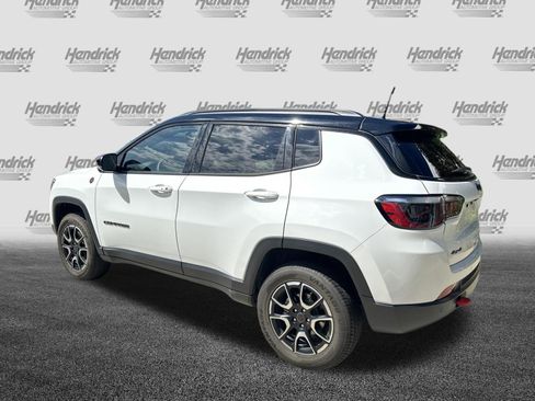 Used 2025 Jeep Compass Trailhawk AWD/4WD image 8