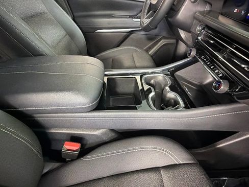 Certified 2025 Chevrolet Traverse LT w/ Driver Confidence Package FWD image 39