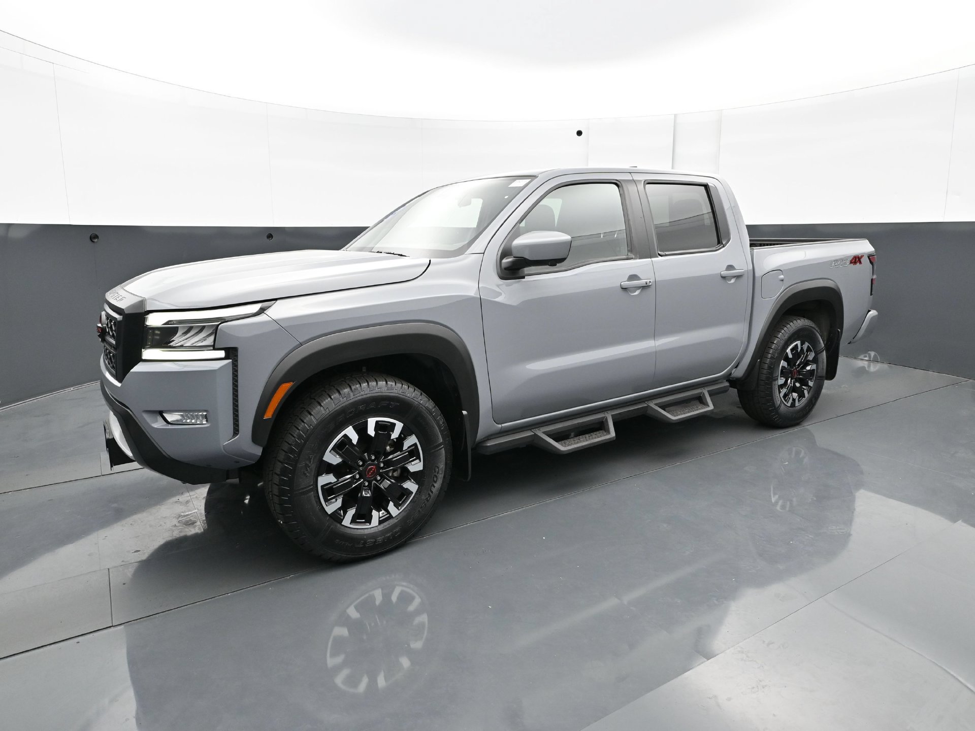 Used 2023 Nissan Frontier PRO-4X w/ Pro Convenience Package AWD/4WD image 2