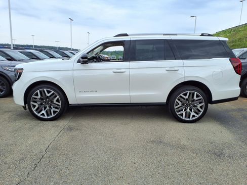 Used 2025 Ford Expedition Platinum w/ Platinum Ultimate Package AWD/4WD image 4