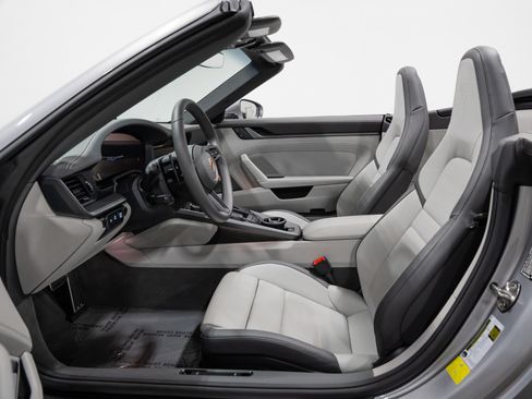 Used 2025 Porsche 911 Carrera RWD image 49