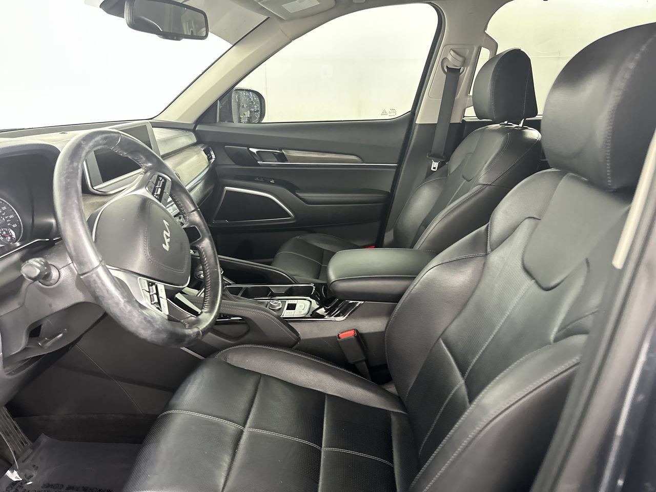 Used 2022 Kia Telluride EX w/ EX Premium Package FWD image 2