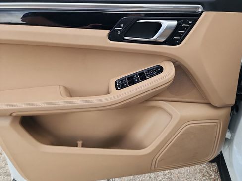 Used 2022 Porsche Macan image 11