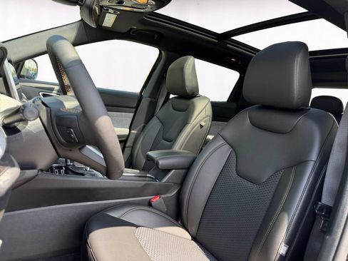 New 2026 Jeep Compass Latitude AWD/4WD image 9