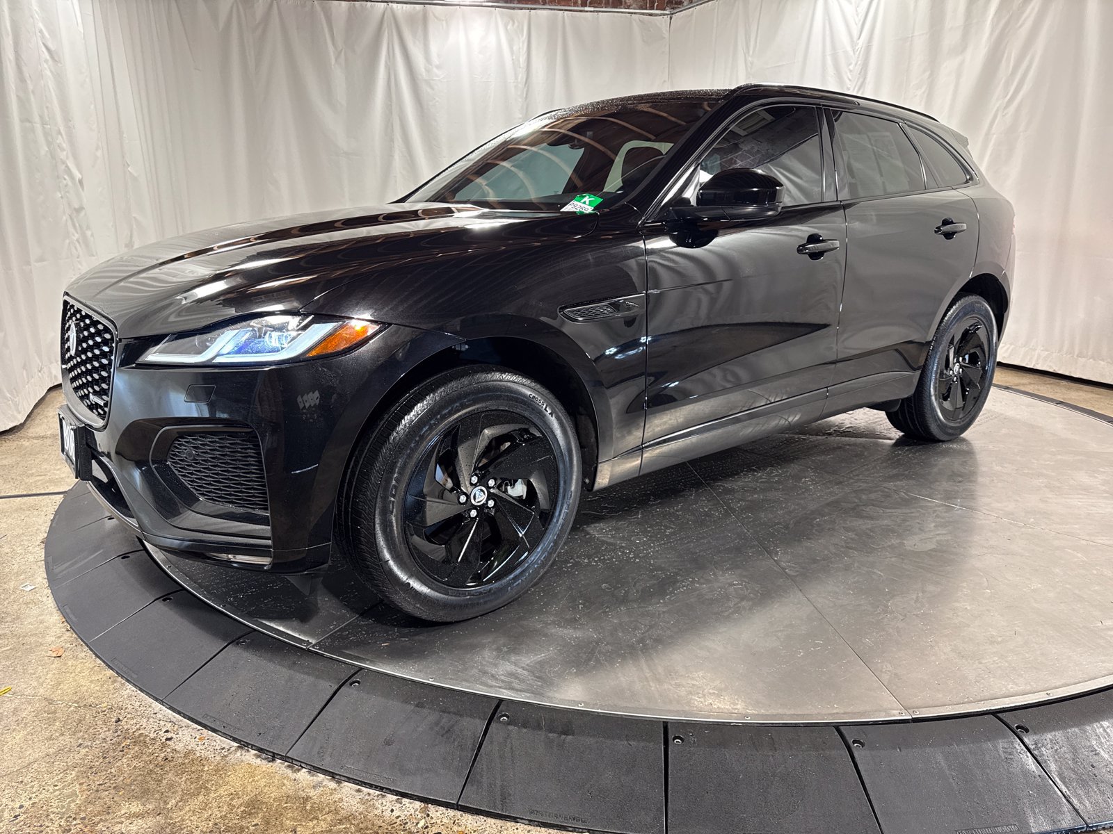 Used 2025 Jaguar F-PACE R-Dynamic S AWD/4WD image 1