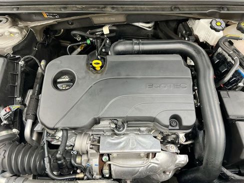 Used 2025 Chevrolet Malibu LT FWD image 24