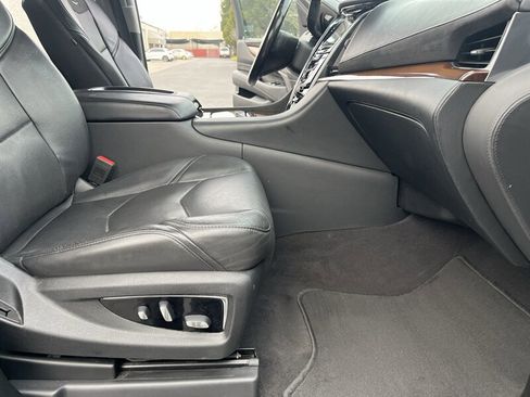 Used 2020 Cadillac Escalade ESV Luxury image 39