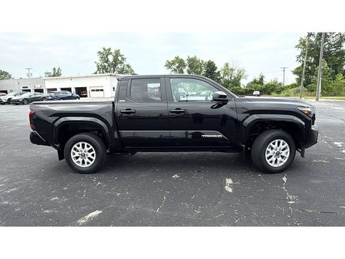 Certified 2024 Toyota Tacoma SR5 AWD/4WD image 8
