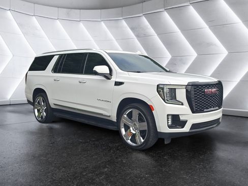 Used 2023 GMC Yukon XL SLT w/ SLT Premium Package RWD image 7