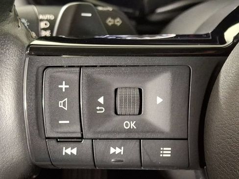 Used 2024 Nissan Pathfinder SL AWD/4WD image 21