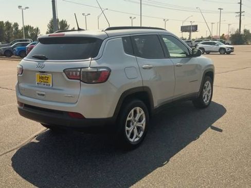 Used 2024 Jeep Compass Latitude AWD/4WD image 8