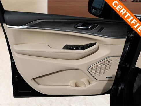 Used 2021 Jeep Grand Cherokee L Limited image 11