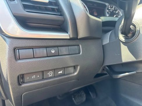 Used 2024 Nissan Rogue SV AWD/4WD image 16