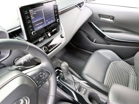 Used 2020 Toyota Corolla XSE image 38