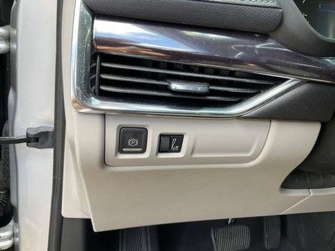 Used 2019 Cadillac XT4 Luxury w/ Cold Weather Package FWD image 9