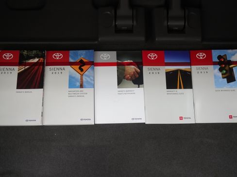 Used 2019 Toyota Sienna XLE w/ XLE Navigation Package FWD image 30