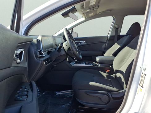 Used 2025 Kia Sportage LX FWD image 15