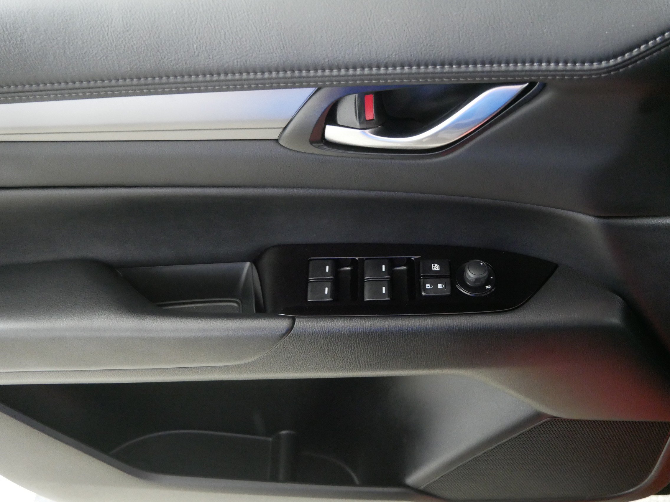 Used 2025 MAZDA CX-5 AWD 2.5 S w/ Select Package image 19