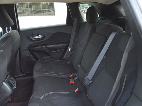 Used 2015 Jeep Cherokee Latitude image 16