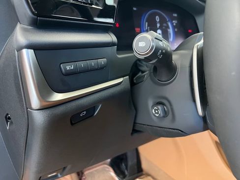 Used 2024 Lexus RZ 450e Premium AWD/4WD image 28