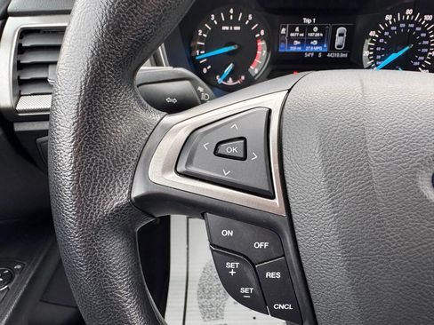 Used 2018 Ford Fusion SE image 22