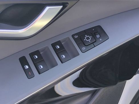 Certified 2025 Kia Niro EX FWD image 13