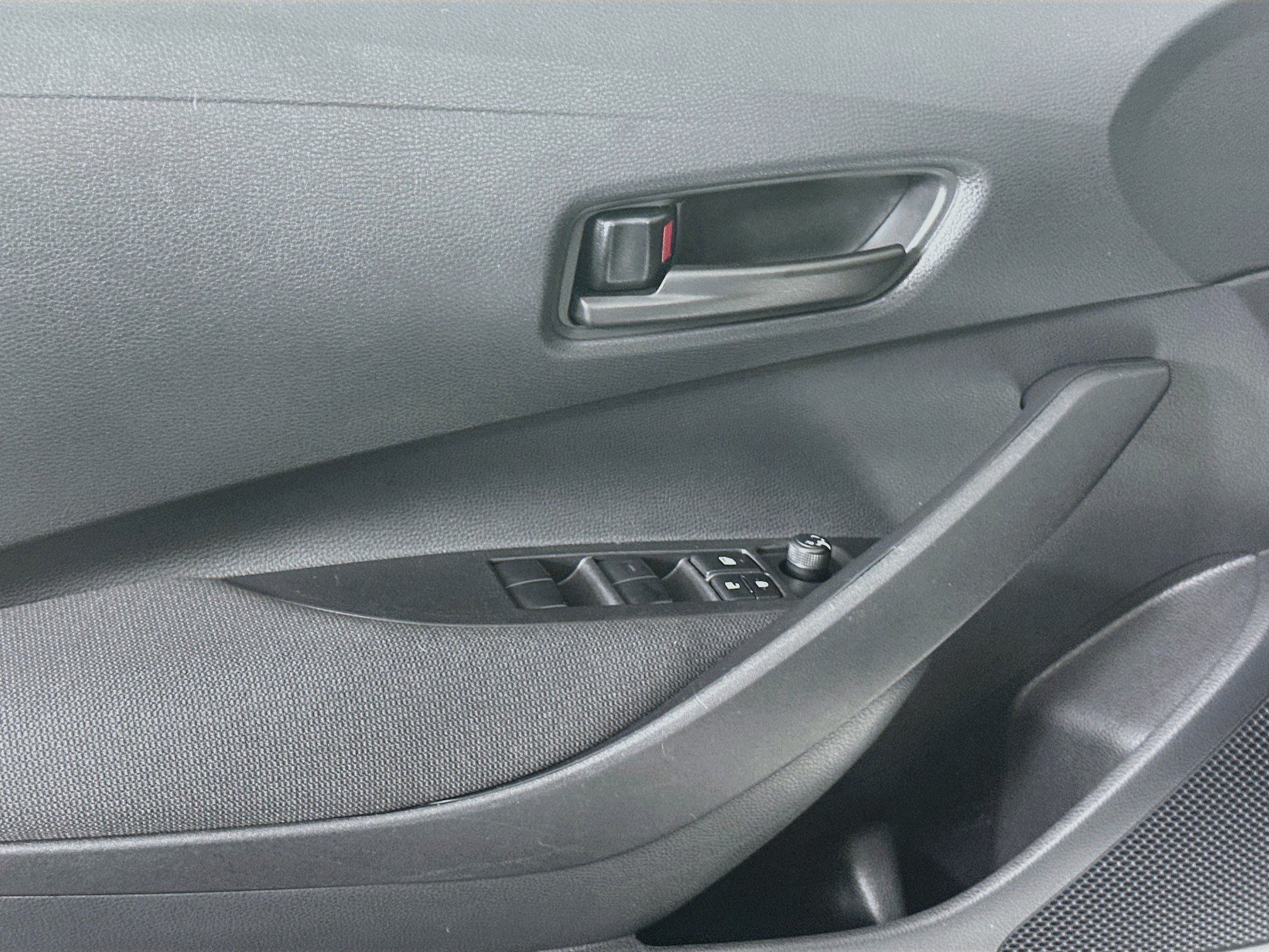 Used 2025 Toyota Corolla LE FWD image 15
