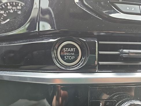 Used 2024 Nissan Pathfinder SV AWD/4WD image 29