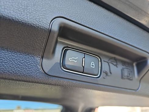 Used 2022 Ford Explorer XLT w/ Equipment Group 202A image 14