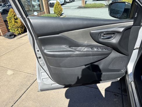 Used 2018 Nissan Murano SV image 15