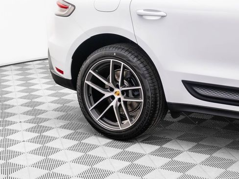 Certified 2026 Porsche Macan AWD/4WD image 33