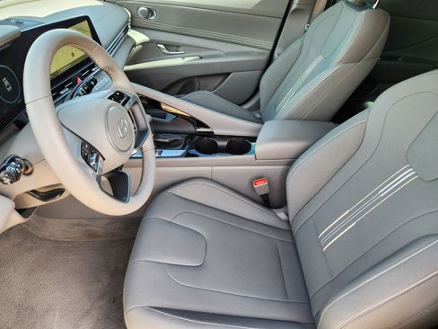 Used 2024 Hyundai Elantra SEL w/ Convenience Package FWD image 21