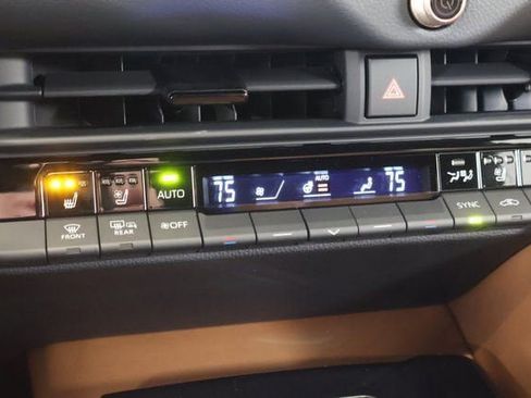 New 2025 Toyota Crown Signia image 19