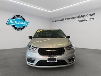 Used 2024 Chrysler Pacifica Touring-L video 2