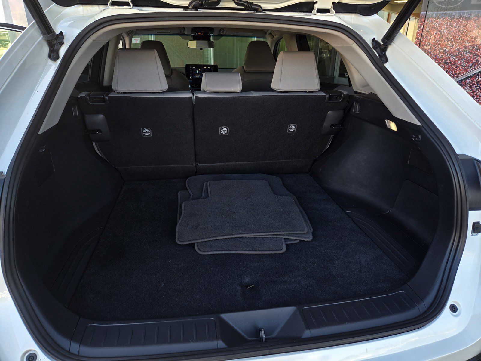 Used 2022 Toyota Venza LE AWD/4WD image 21