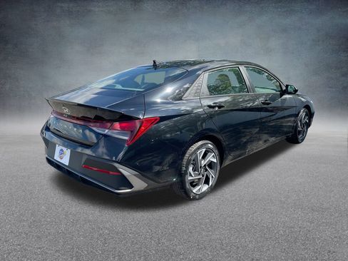 Used 2025 Hyundai Elantra Sport image 31