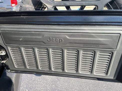 Used 2022 Jeep Wrangler Unlimited Sahara w/ Cold Weather Group image 28