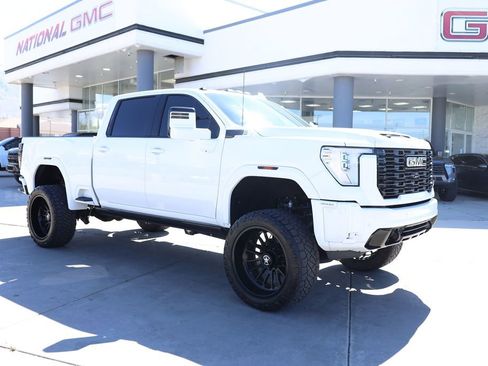 Used 2024 GMC Sierra 3500 Denali Ultimate AWD/4WD image 8