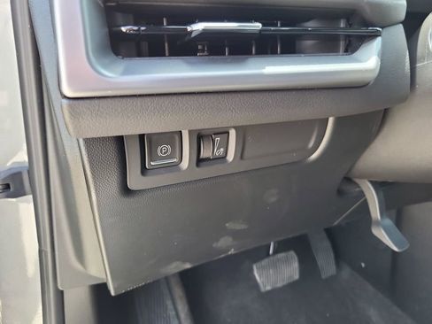 Used 2024 Cadillac XT4 Premium Luxury image 14