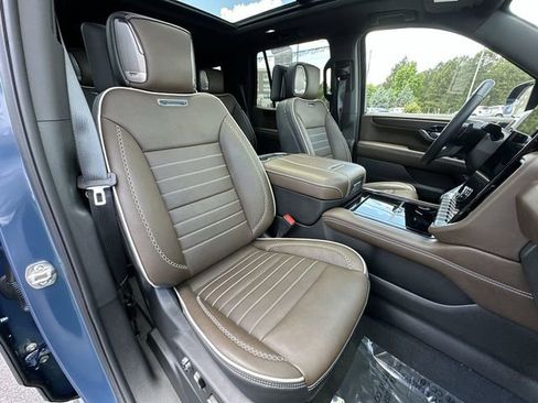 Certified 2025 GMC Yukon Denali Ultimate AWD/4WD image 29