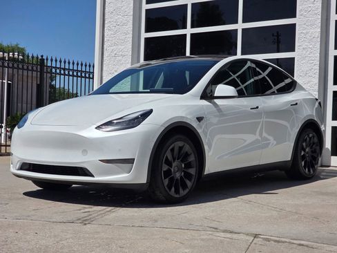 Used 2021 Tesla Model Y Long Range image 9