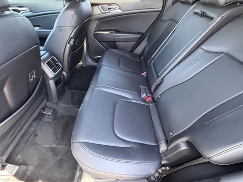 Used 2023 Kia Sportage EX AWD/4WD image 16