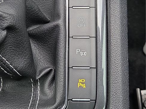 Used 2022 Volkswagen Tiguan SEL R-Line image 18